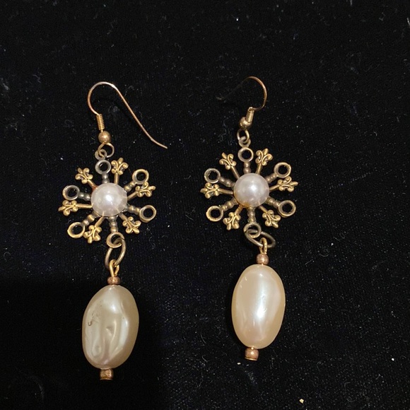 Earrings - Picture 1 of 2